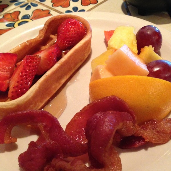 Das Foto wurde bei Enchilada&#39;s Restaurant - Greenville von LindaClaudette L. am 3/31/2013 aufgenommen