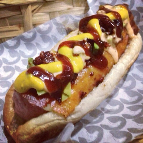 Photo taken at Galgo Hot Dogs y Hamburguesas Gourmet by Jp C. on 6/4/2014