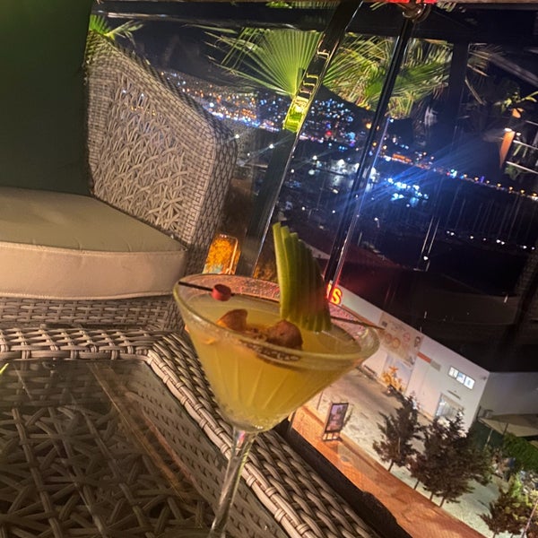 Снимок сделан в GIO Restaurant &amp; Lounge Bar пользователем Yağmur A. 9/10/2021