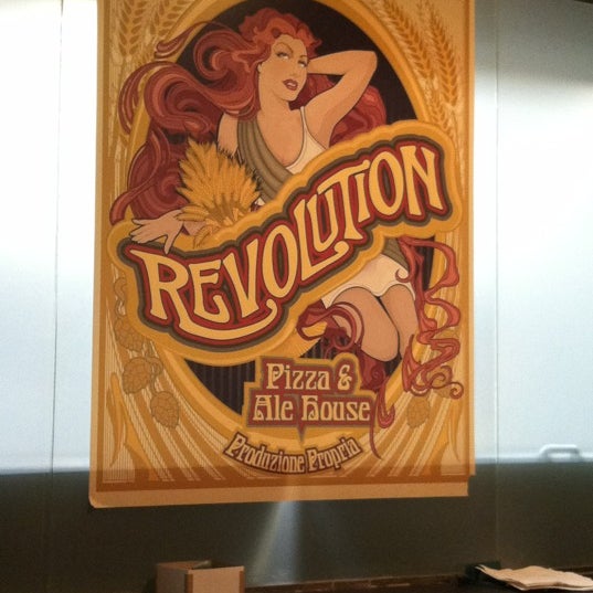 11/18/2012 tarihinde Tim G.ziyaretçi tarafından Revolution Pizza And Ale House'de çekilen fotoğraf