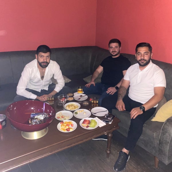 รูปภาพถ่ายที่ Winston House Lounge โดย Şahin Ö. เมื่อ 5/6/2022