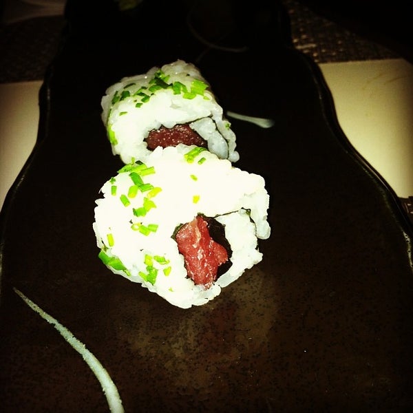 รูปภาพถ่ายที่ Sushihana Sushi Bar โดย Joana B. เมื่อ 12/27/2013