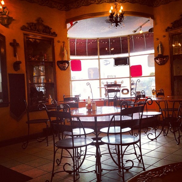 Foto diambil di La Catedral Cafe &amp; Restaurant oleh Eng Marwan A. pada 12/31/2012