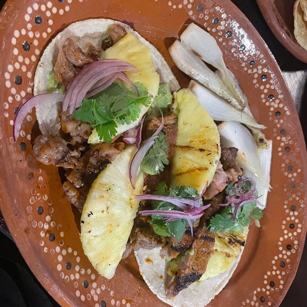 รูปภาพถ่ายที่ La perla pixán cuisine &amp; mezcal store โดย Andre A. เมื่อ 12/12/2020