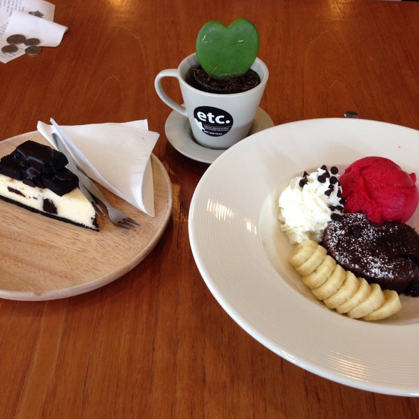 รูปภาพถ่ายที่ ETC. Cafe - Eatery Trendy Chill โดย Natchanon I. เมื่อ 8/9/2015