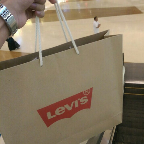 levis ioi city mall putrajaya