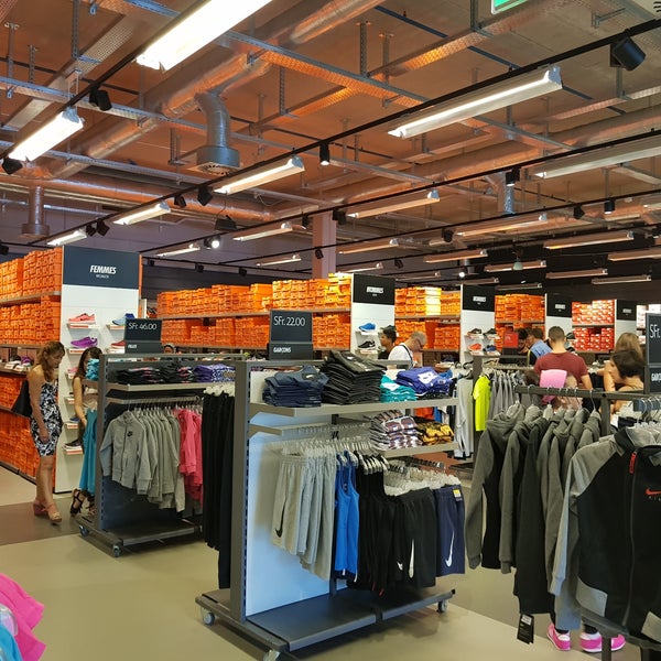 Nike Store Aubonne - Chemin, Pre-Neuf 14