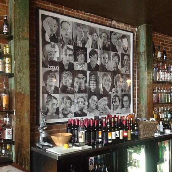 6/12/2013にDelVinsonがNoni&#39;s Bar &amp; Deliで撮った写真