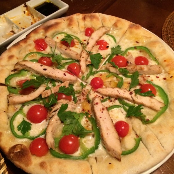 Баварская пицца томато. Синьор помидор пицца. Пицца с помидорами и сыром. Томатов пиццерия. "пицца".