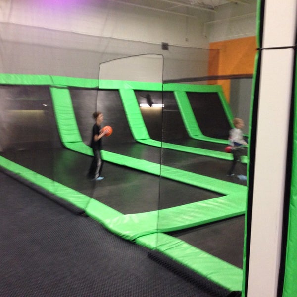 Dautres lieux Brillant lèvre trampoline eden Une façon Paine Gillic Cerveau