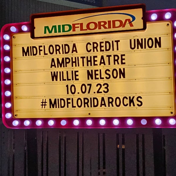รูปภาพถ่ายที่ MIDFLORIDA Credit Union Amphitheatre โดย Glenn M. เมื่อ 10/8/2023