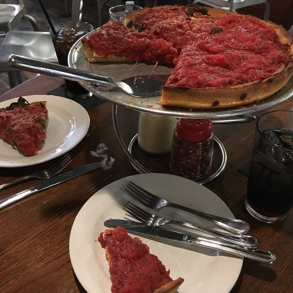 Foto tirada no(a) Pi Pizzeria por Rick K. em 5/18/2018
