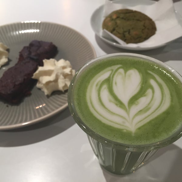 รูปภาพถ่ายที่ Umami Matcha Café โดย ji b. เมื่อ 5/21/2016