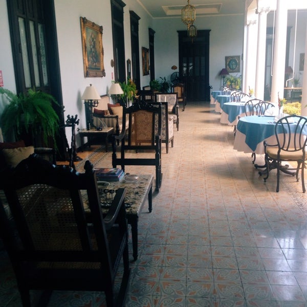 Photo taken at Casa Azul Hotel Monumento Historico by Alfredo S. on 9/18/2014
