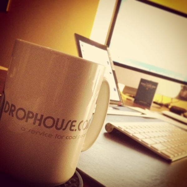 รูปภาพถ่ายที่ DropHouse Studio โดย Tony Tee N. เมื่อ 3/13/2013