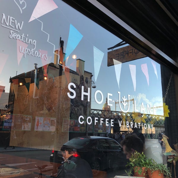 9/25/2017 tarihinde Brian C.ziyaretçi tarafından Shoe Lane Coffee'de çekilen fotoğraf