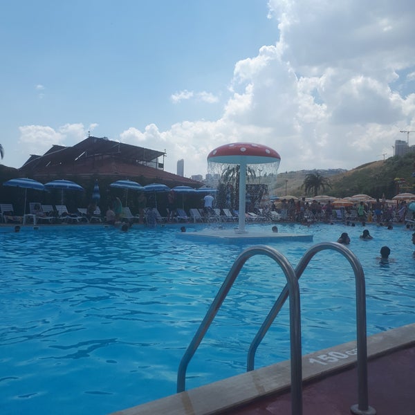 Foto tomada en Waterpark Çankaya Aquapark  por 🦋Suskun Perii . el 7/29/2018