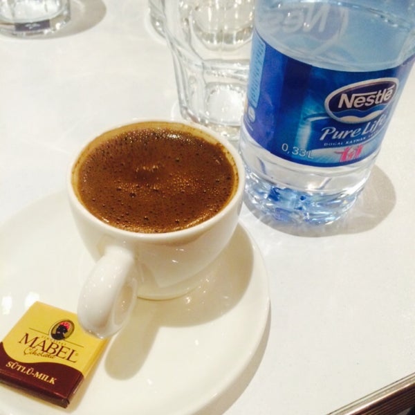 Foto tirada no(a) Coffee And Beyond por Melek Ö. em 6/6/2015