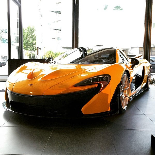 Снимок сделан в McLaren Auto Gallery Beverly Hills пользователем Manuel C. 4/24/2015