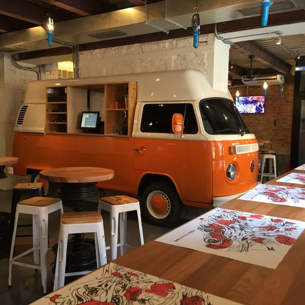 Foto tirada no(a) Food Truck Cafe por Boltyan em 3/19/2016