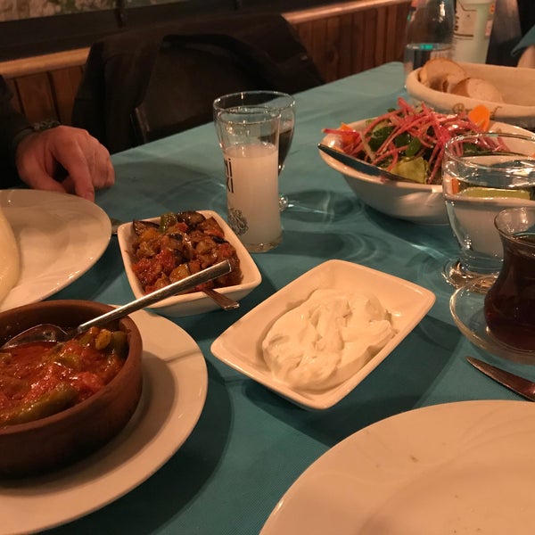 Снимок сделан в Ali Usta Balık Restaurant пользователем Naz C. 12/20/2019