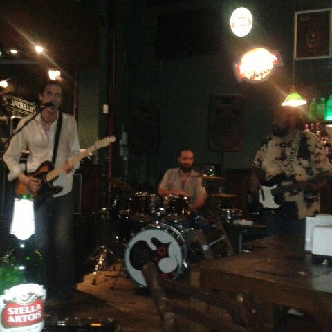 Photo taken at The Shannon Irish Pub by Macarena S. on 11/19/2012