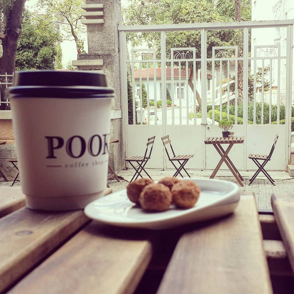 Sonbaharı karşılarken, Kadıköy'ün en güzel sokağında enfes #bikahve 'ye ne dersiniz?#pookcoffeeshop #pookie #takeaway #americano #espresso #latte #homemade #kadıköy #bahariye #barlarsokağı