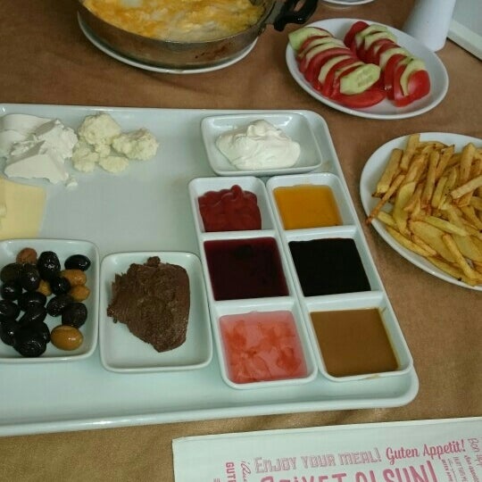 4/23/2016에 ßüyükduran M.님이 Sırçalı Uygur Restaurant에서 찍은 사진