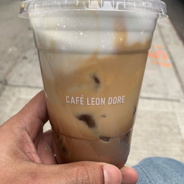 Das Foto wurde bei Café Leon Dore von William Á. am 3/24/2019 aufgenommen
