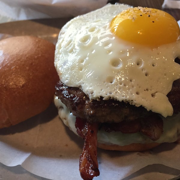 6/13/2015 tarihinde William Á.ziyaretçi tarafından Black Iron Burger'de çekilen fotoğraf