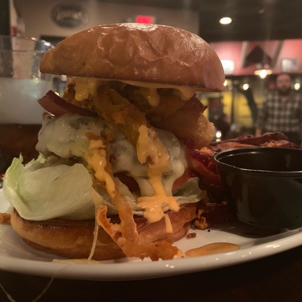 Foto scattata a Left Bank Burger Bar da William Á. il 11/19/2018