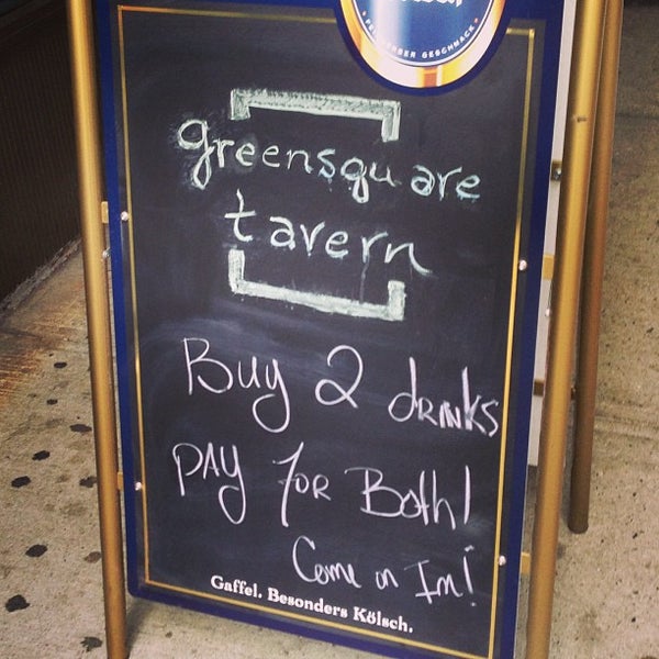 รูปภาพถ่ายที่ Greensquare Tavern โดย Lauren เมื่อ 4/23/2013