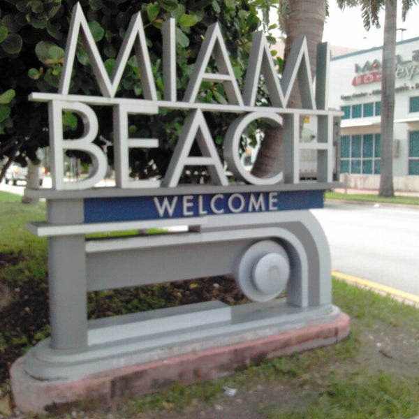 Welcome to miami beach sign christmas 2022