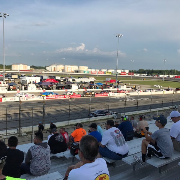 Foto tomada en Lucas Oil Raceway at Indianapolis  por Andy L. el 7/21/2017