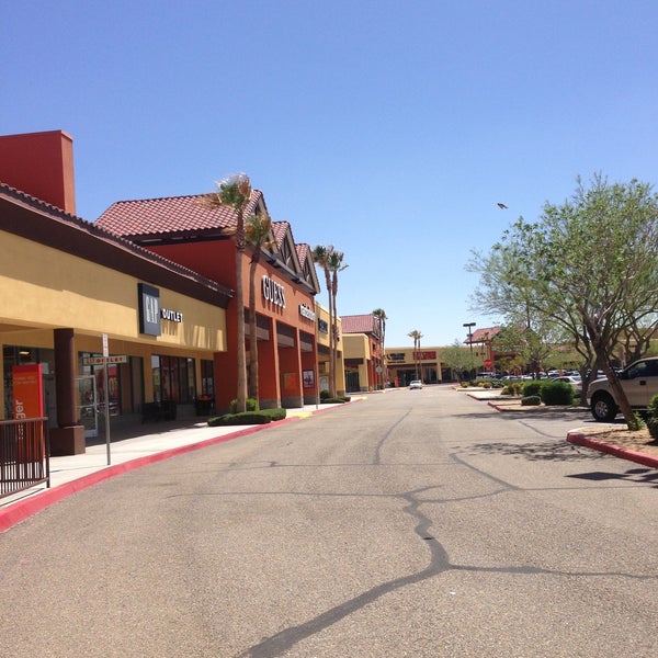 Photo taken at Barstow Factory Outlets by KUGENUMAN on 4/14/2013