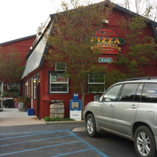 Foto tomada en Wynola Pizza  por David H. el 4/1/2014