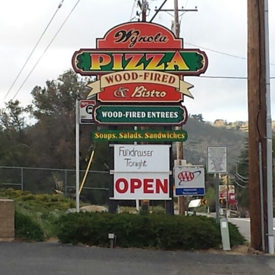 Photo taken at Wynola Pizza by David H. on 4/1/2014