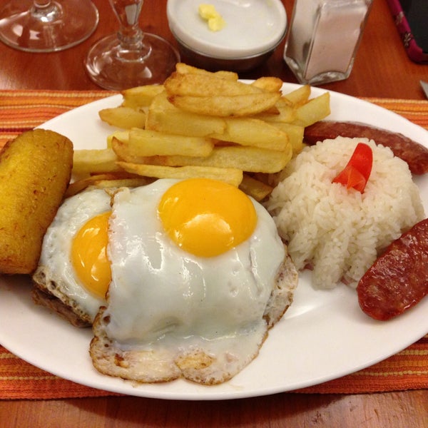 Photo taken at Restaurant Olan by Patricio Andrés P. on 5/1/2013