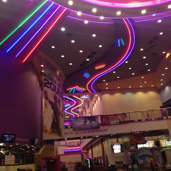 Fotos bei Regal Edwards Valencia & IMAX Newhall 42 Tipps von 3066