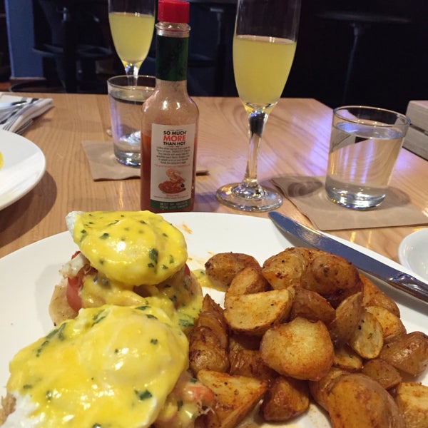 Great brunch and bottomless mimosas :D