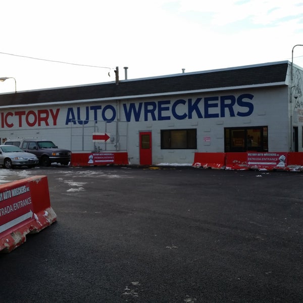 3/25/2015 tarihinde Victory Auto Wreckersziyaretçi tarafından Victory Auto Wreckers'de çekilen fotoğraf