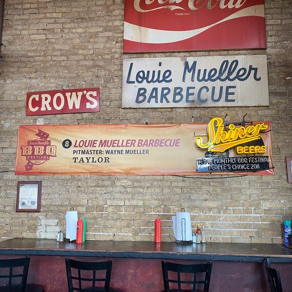 รูปภาพถ่ายที่ Louie Mueller Barbecue โดย Aaron D. เมื่อ 7/1/2021