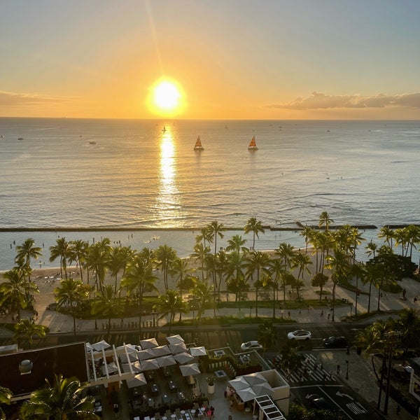 รูปภาพถ่ายที่ Waikiki Beach Marriott Resort &amp; Spa โดย SuJin K. เมื่อ 12/30/2023