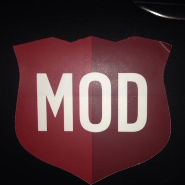 Photo taken at Mod Pizza by Ricardo R. on 4/4/2015