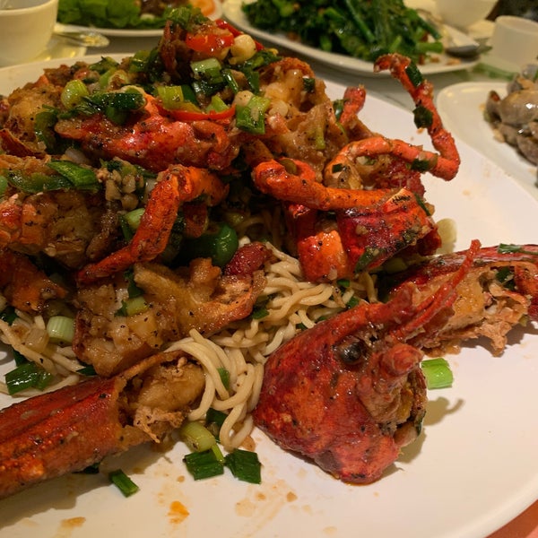 Снимок сделан в Newport Tan Cang Seafood Restaurant пользователем William D. 6/15/2019