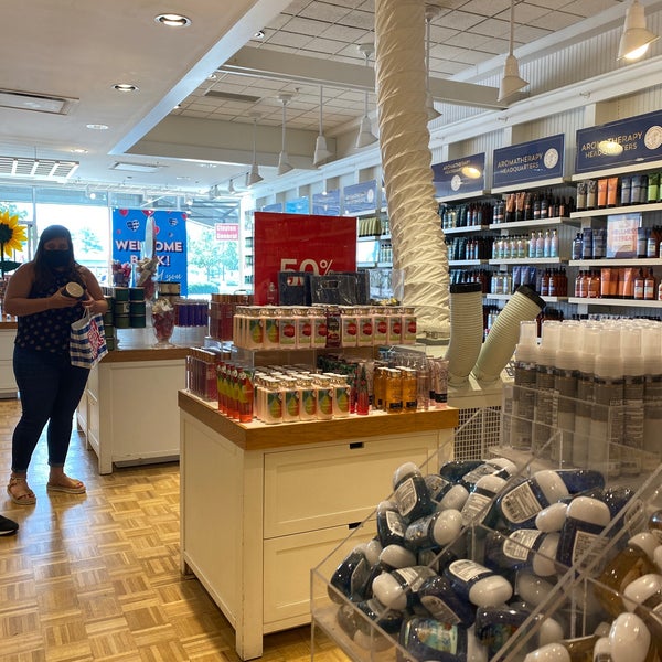 Bath Body Works Outlet Cosmetics Shop In Smithfield Bath Body Works Outlet Cosmetics Shop In Smithfield