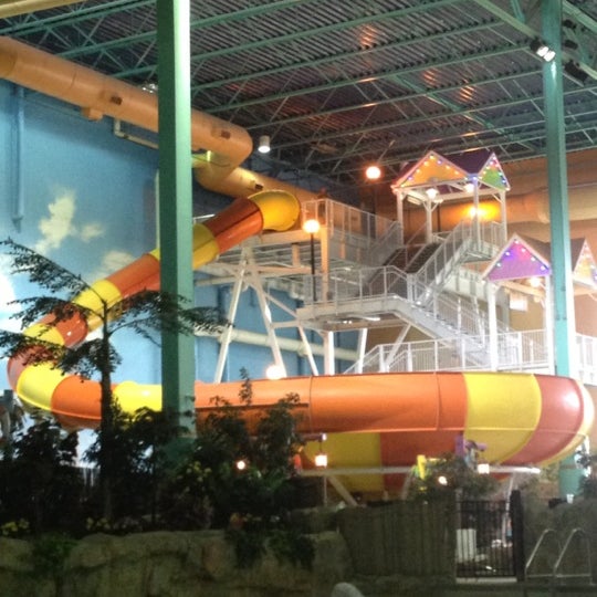 Photo taken at KeyLime Cove Indoor Waterpark Resort by Holly L. on 10/18/2012