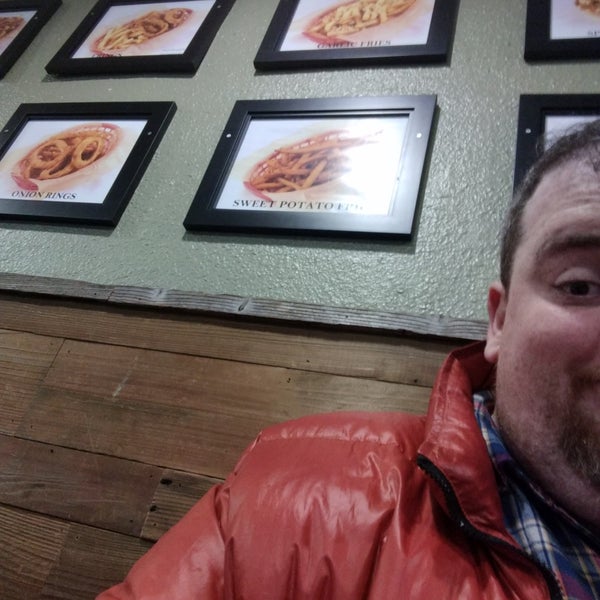 Photo taken at Pearl&#39;s Deluxe Burgers by Comics212 on 2/26/2018