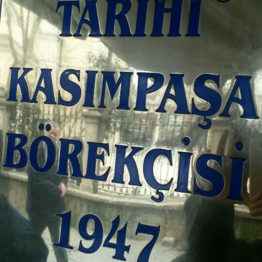 Foto diambil di Tarihi Kasımpaşa Börekçisi 1947 oleh Erdem U. pada 2/4/2016