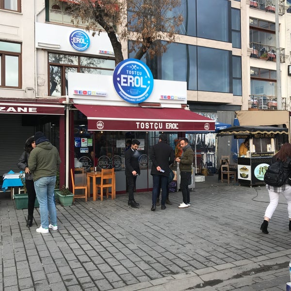 รูปภาพถ่ายที่ Tostçu Erol İstanbul Karaköy Şubesi โดย Serc@n📲 เมื่อ 1/19/2020